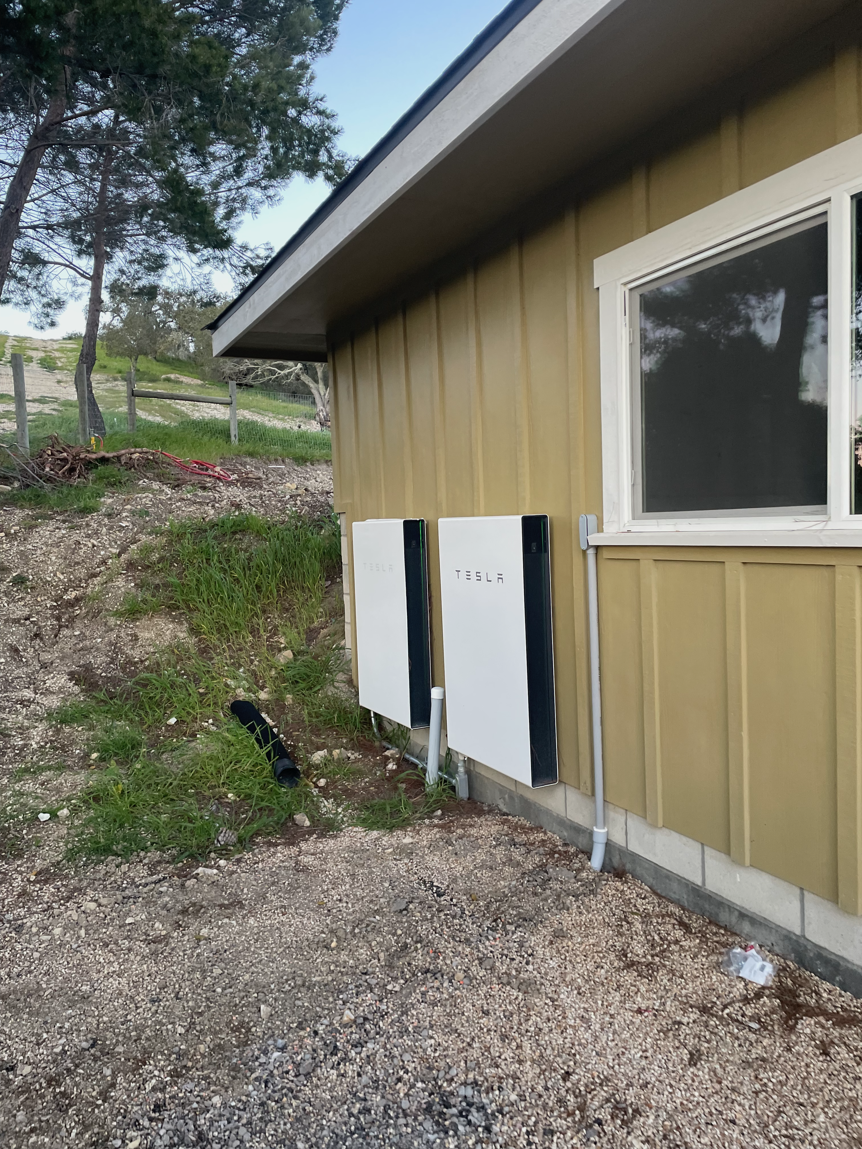 Home Battery, Backup Battery System. Tesla Powerwall & Solar Battery